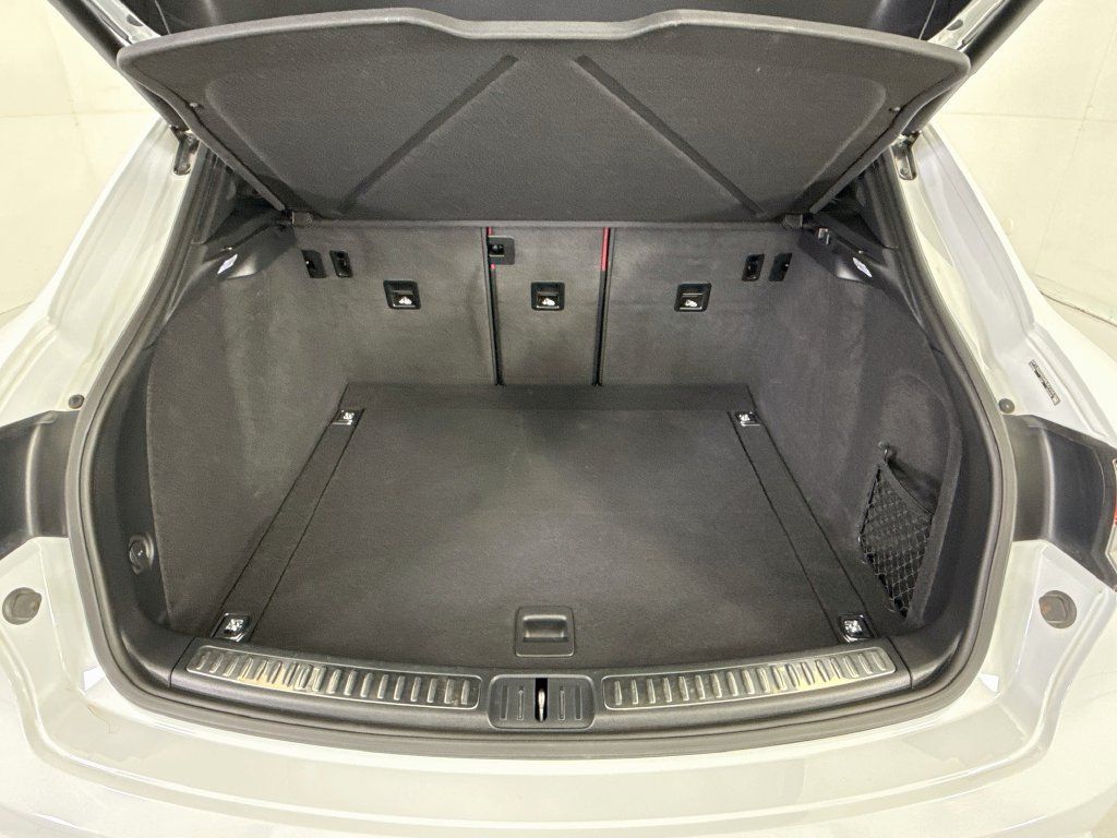 Certified 2022 Porsche Macan S AWD/4WD image 27