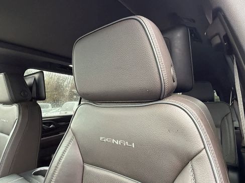 Certified 2024 GMC Yukon XL Denali w/ Denali Reserve Package image 11