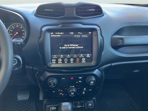 Used 2023 Jeep Renegade Latitude w/ Sun & Fun Group image 10