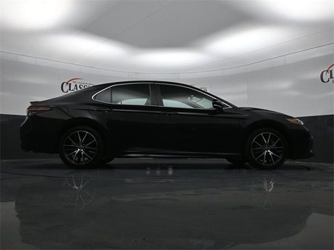 Used 2024 Toyota Camry SE image 28