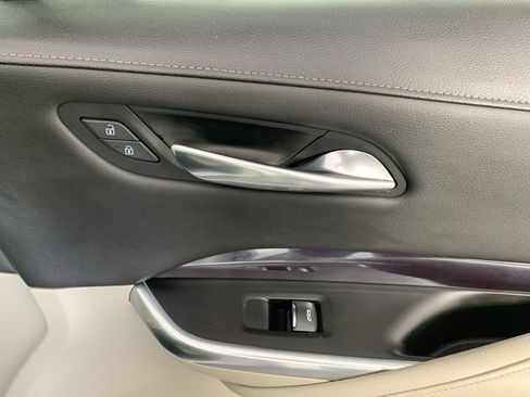 Used 2021 Cadillac XT4 Luxury w/ Cold Weather Package FWD image 38