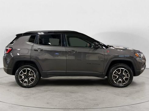 Used 2024 Jeep Compass Trailhawk AWD/4WD image 4