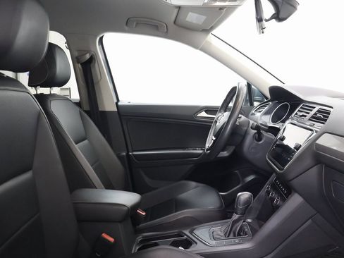 Used 2021 Volkswagen Tiguan SE image 21