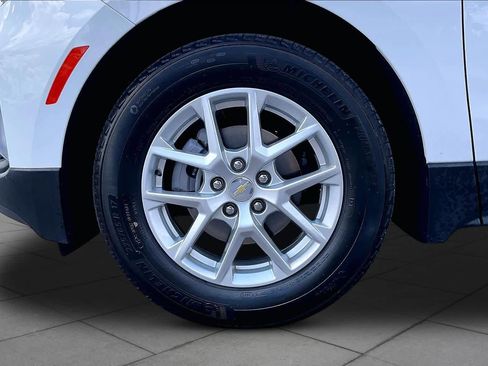 Used 2023 Chevrolet Equinox LT FWD image 10