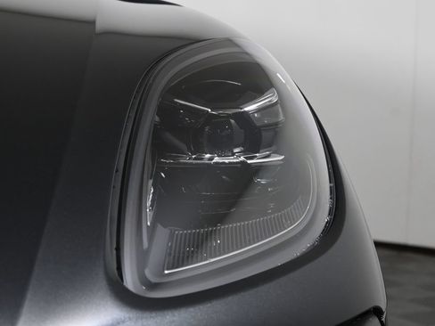 Used 2026 Porsche Macan AWD/4WD image 11