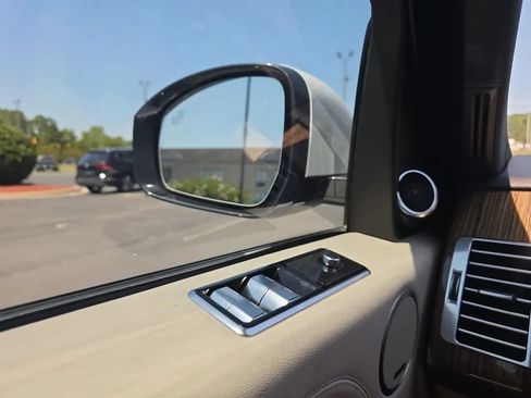 Used 2019 Land Rover Range Rover HSE AWD/4WD image 24