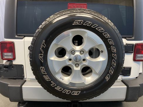 Certified 2015 Jeep Wrangler Unlimited Sahara w/ Dual Top Group image 23