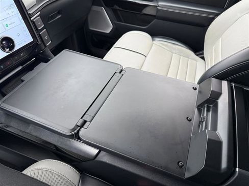 Used 2022 Ford F150 Lightning Platinum image 31