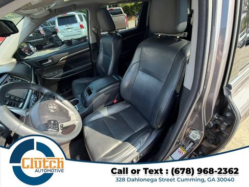 Used 2015 Toyota Highlander Limited w/ Driver Technology Package FWD image 12