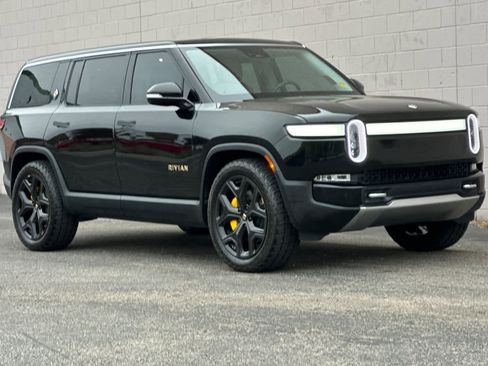 Used 2023 Rivian R1S Launch Edition image 5