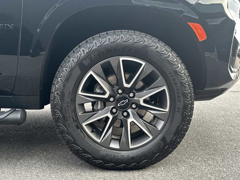 Used 2024 Chevrolet Suburban Z71 w/ Luxury Package image 5