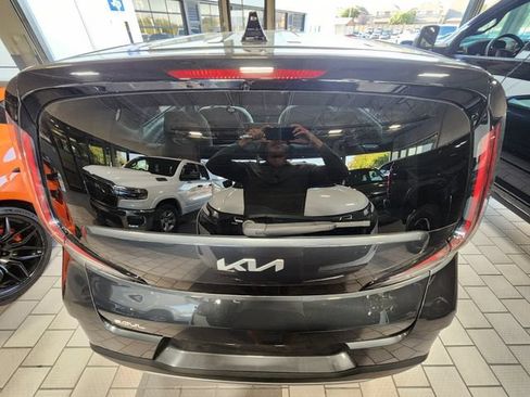 Used 2025 Kia Soul LX w/ LX Technology Package FWD image 5