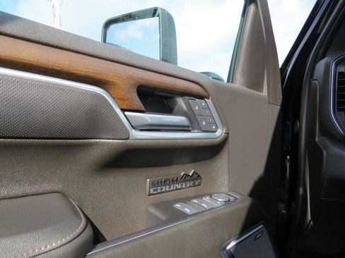 Used 2025 Chevrolet Silverado 1500 High Country w/ High Country Premium Package AWD/4WD image 20