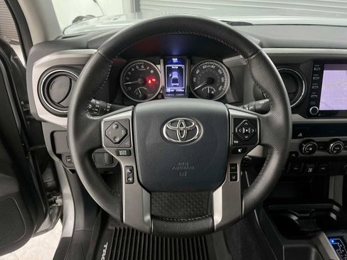 Used 2020 Toyota Tacoma SR5 AWD/4WD image 17