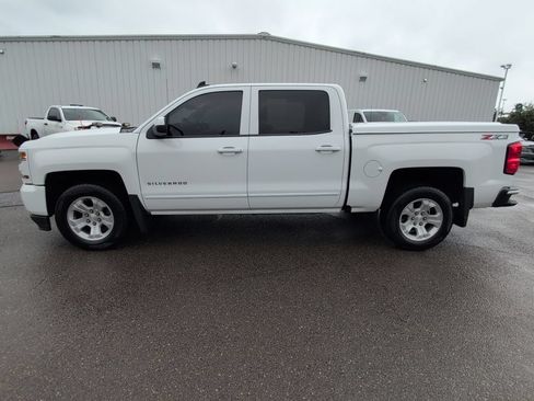 Used 2018 Chevrolet Silverado 1500 LT w/ All Star Edition AWD/4WD image 3