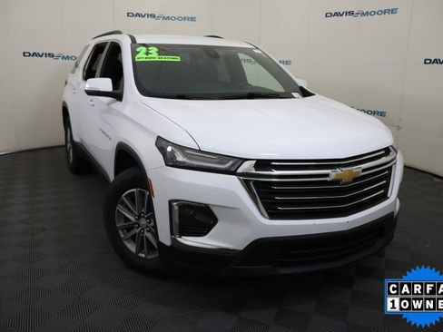 Used 2023 Chevrolet Traverse LT FWD image 2