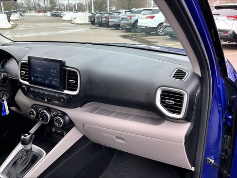 Used 2023 Hyundai Venue SEL image 13