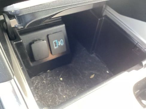 Used 2023 Ford Explorer XLT w/ Equipment Group 202A AWD/4WD image 33