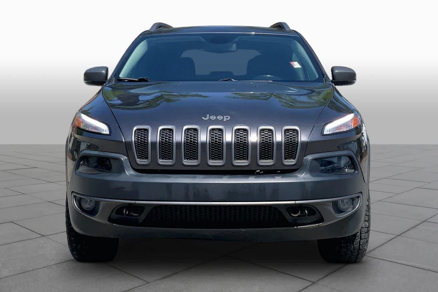 Used 2018 Jeep Cherokee Trailhawk w/ Comfort/Convenience Group AWD/4WD image 4