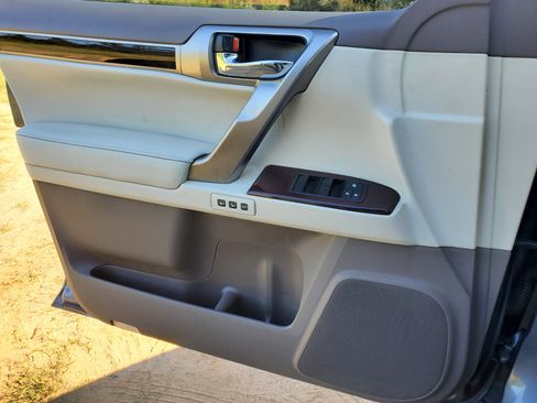Used 2015 Lexus GX 460 image 19