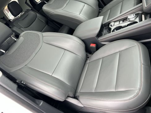 Certified 2025 Ford Explorer Active w/ Active Comfort Package image 28