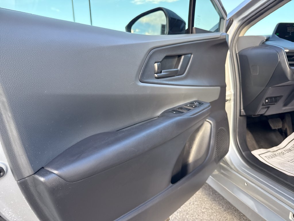 Used 2024 Toyota Prius LE FWD image 17
