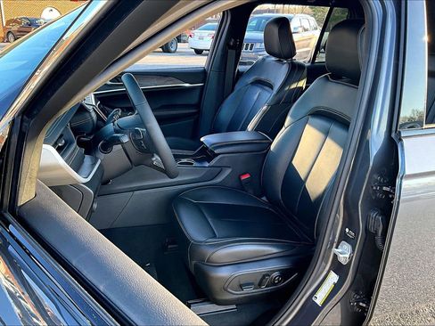 Used 2025 Jeep Grand Cherokee Limited image 20