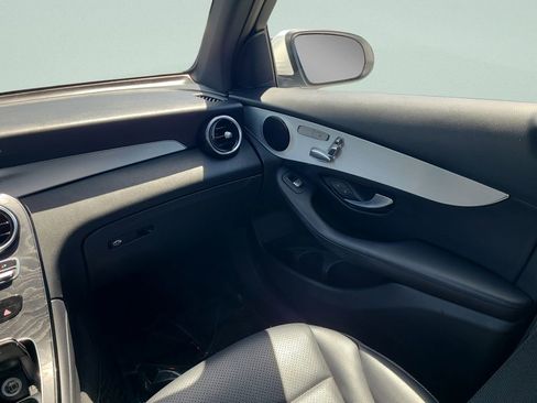 Used 2019 Mercedes-Benz GLC 300 4MATIC image 19