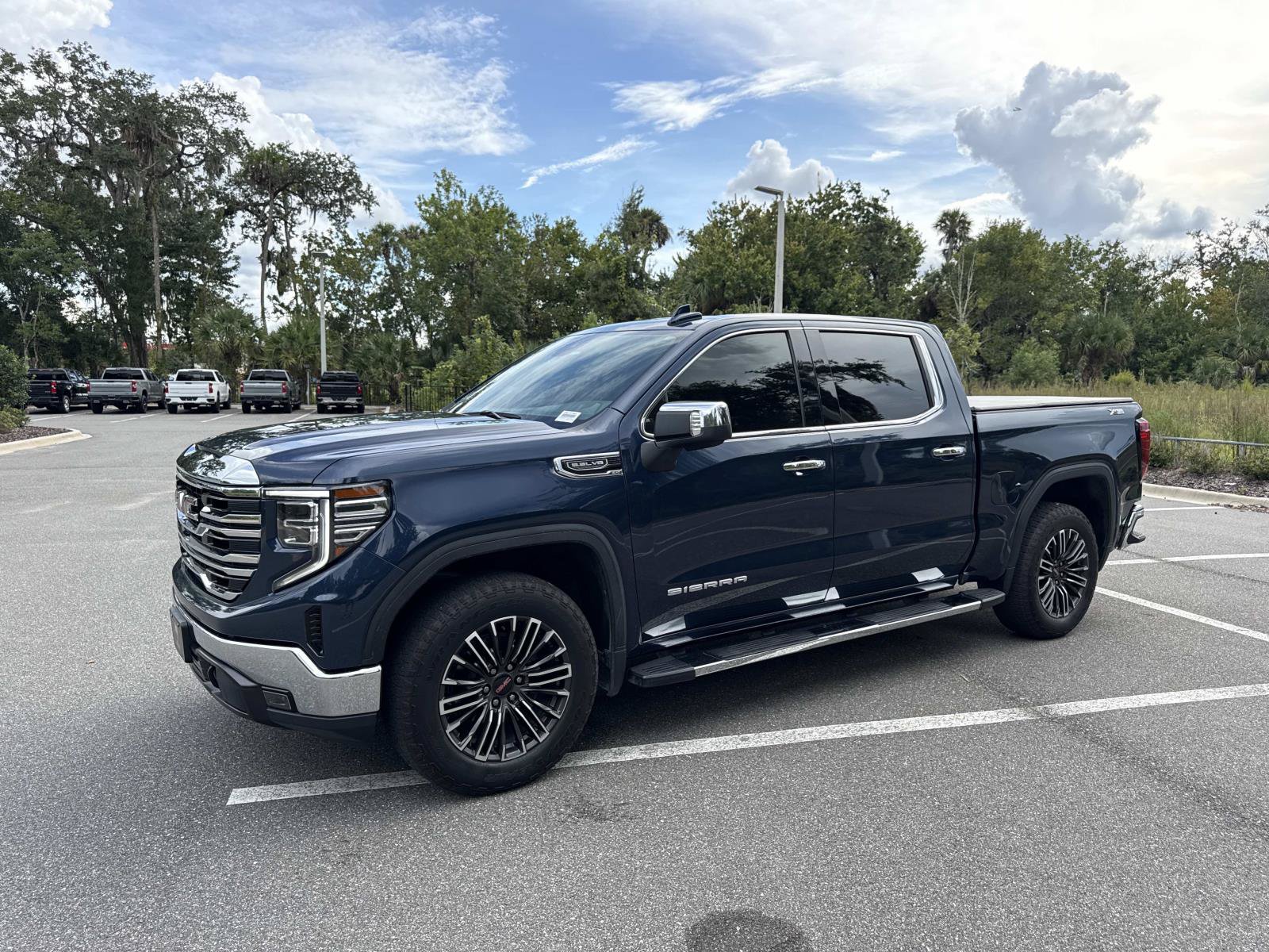 Used 2023 GMC Sierra 1500 SLT w/ SLT Premium Package AWD/4WD image 7