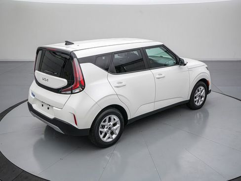 Used 2025 Kia Soul LX w/ LX Technology Package FWD image 5