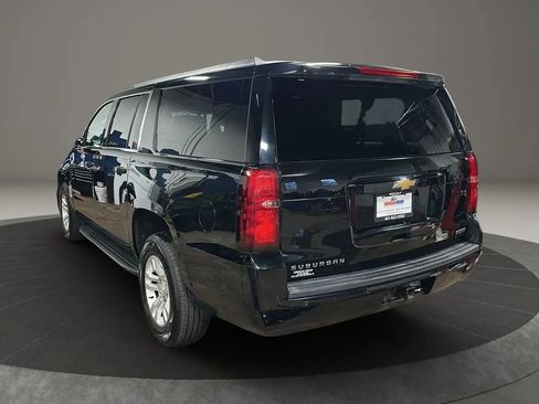 Used 2018 Chevrolet Suburban LT image 3