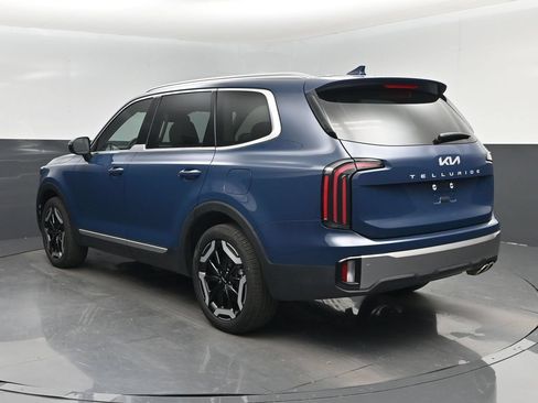 Certified 2024 Kia Telluride EX w/ EX Captain's Chair Package FWD image 4