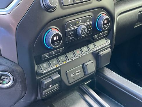 Used 2022 Chevrolet Silverado 2500 High Country w/ Z71 Off-Road Package image 17