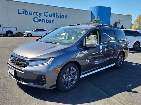 New 2026 Honda Odyssey Touring image 3