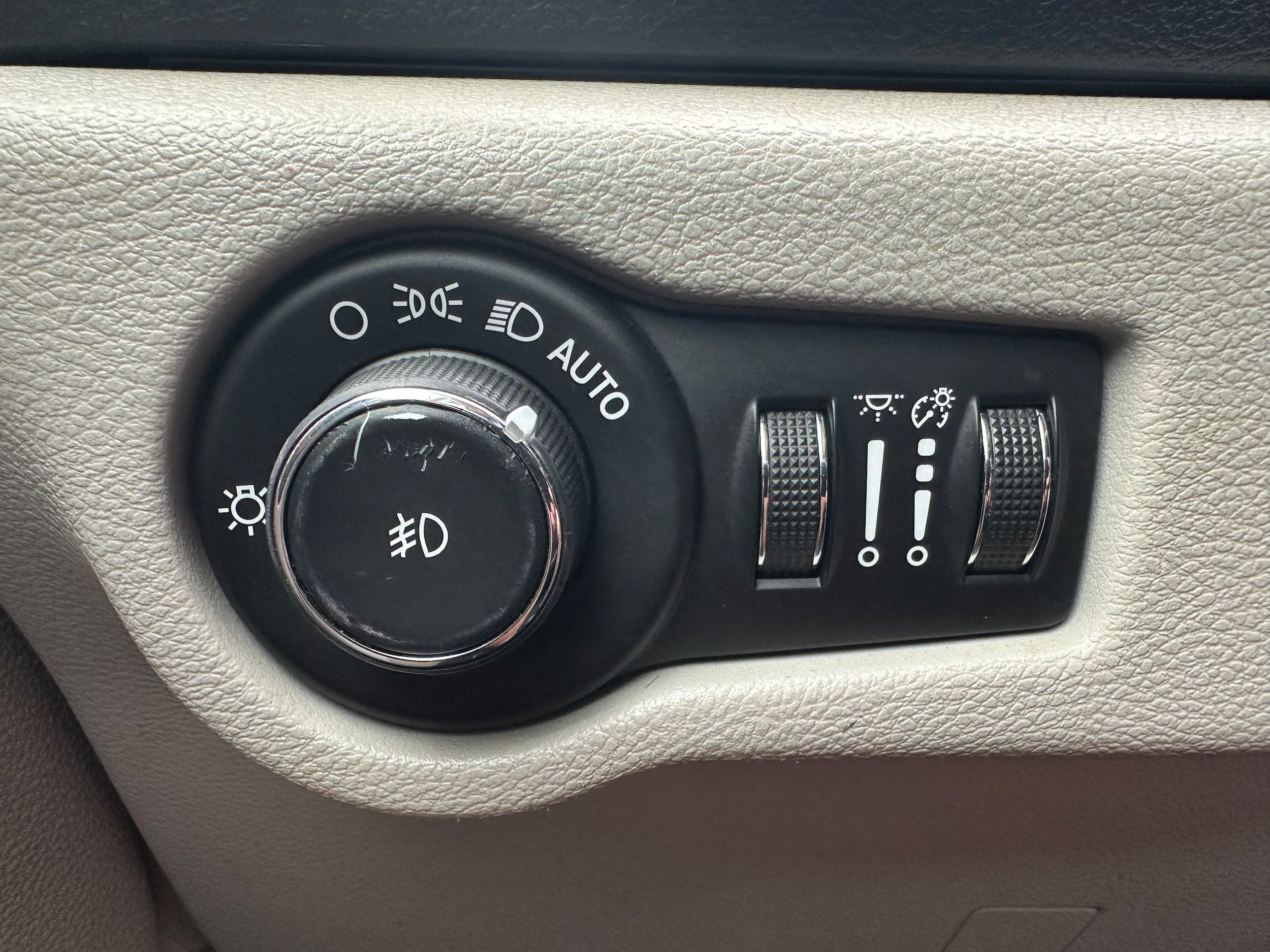 Used 2020 Chrysler Pacifica Touring-L FWD image 27