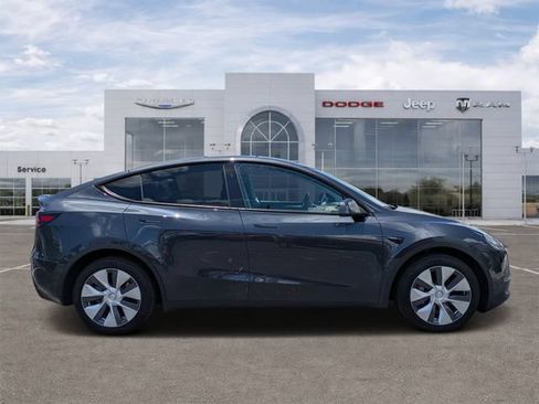 Used 2024 Tesla Model Y Long Range AWD/4WD image 2