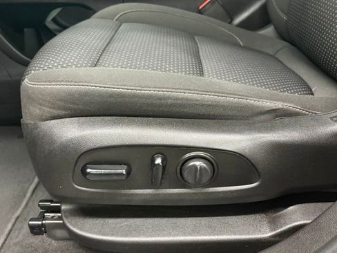 Used 2021 GMC Acadia SLE w/ Driver Convenience Package FWD image 15
