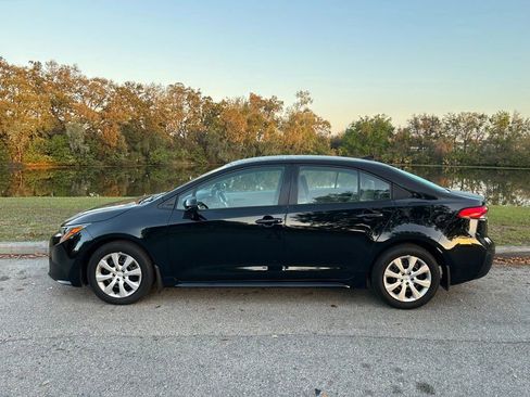 Used 2025 Toyota Corolla LE image 2