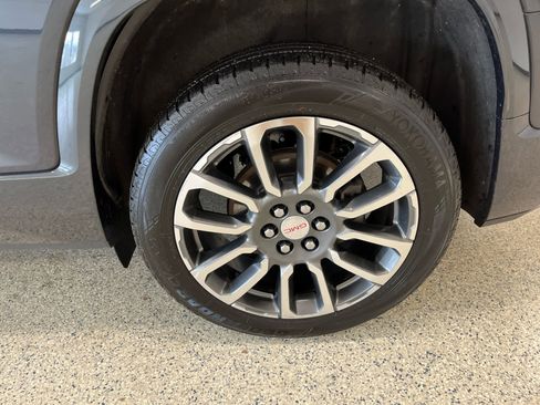 Used 2022 GMC Acadia Denali w/ Denali Ultimate Package image 9