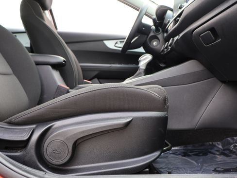 Used 2023 Kia Forte LXS FWD image 9