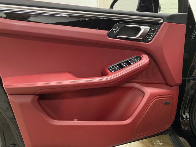 Used 2024 Porsche Macan S AWD/4WD image 16