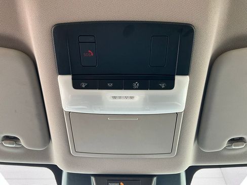 Used 2025 Nissan Rogue SV image 17