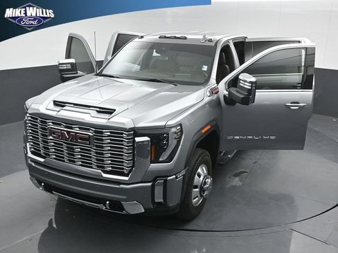 Used 2025 GMC Sierra 3500 Denali w/ Denali Reserve Package AWD/4WD image 26