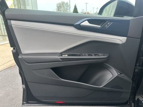 Used 2024 Volkswagen Taos SE image 20