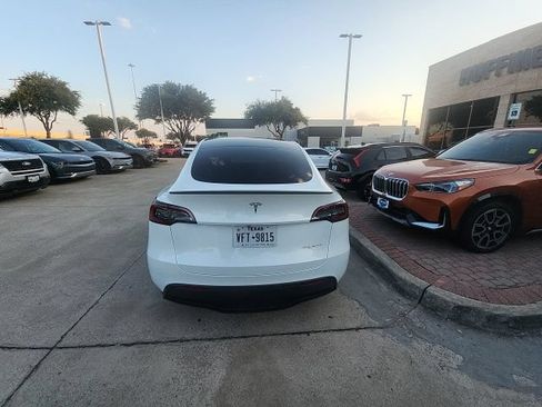 Used 2024 Tesla Model Y Performance AWD/4WD image 2