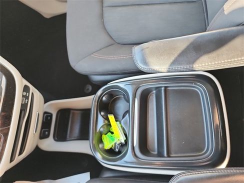 Used 2020 Chrysler Pacifica Touring image 30