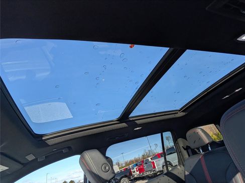 Used 2024 Chevrolet Traverse RS w/ LPO, Floor Liner Package image 21