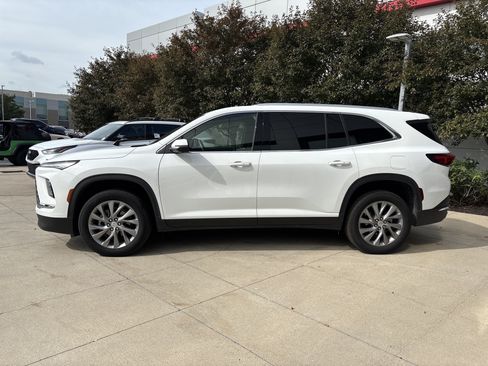 Used 2025 Buick Enclave Preferred AWD/4WD image 9