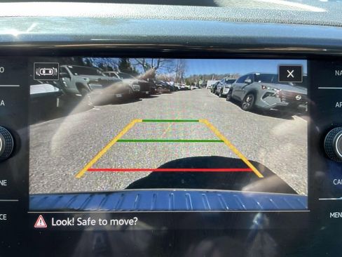 Used 2022 Volkswagen Taos SEL image 28