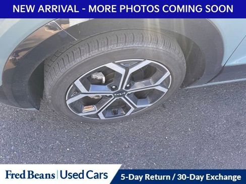 Used 2023 Kia Niro EX Touring image 4